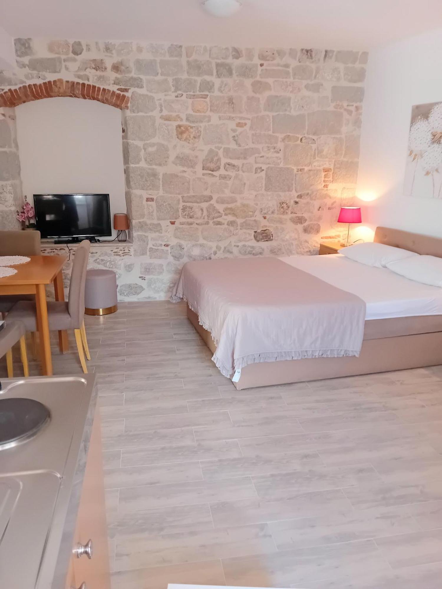 Apartment Andela Kastela Bagian luar foto