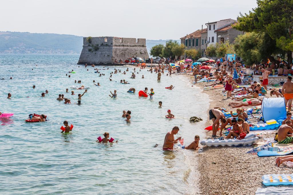 Apartment Andela Kastela Bagian luar foto